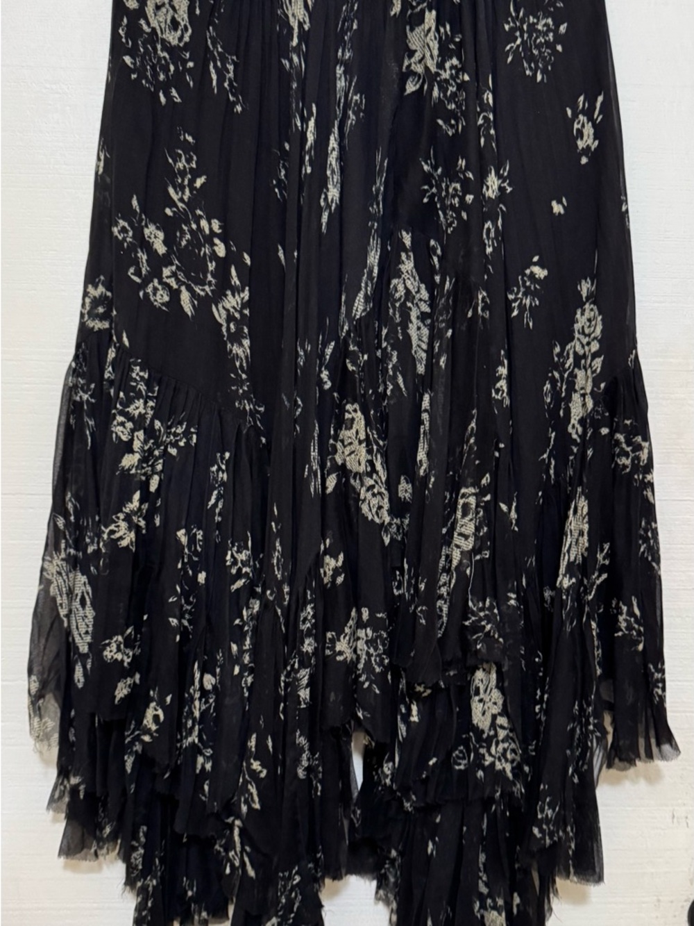Fp One Black A-Line tiered skirt with gold-embossed roses - Picture 2 of 4